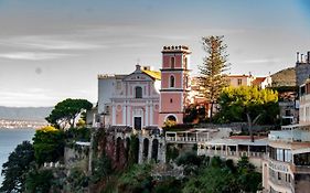 Il Tulipano - Appartamento Al Centro Di Vico Equense